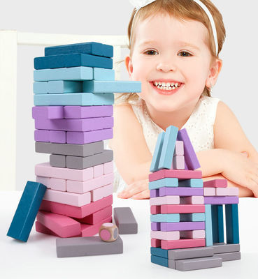 Η ισορροπία 48pcs χρωμάτισε τα ξύλινα εκπαιδευτικά παιχνίδια ουράνιων τόξων ντόμινο συσσωρευμένα φραγμοί