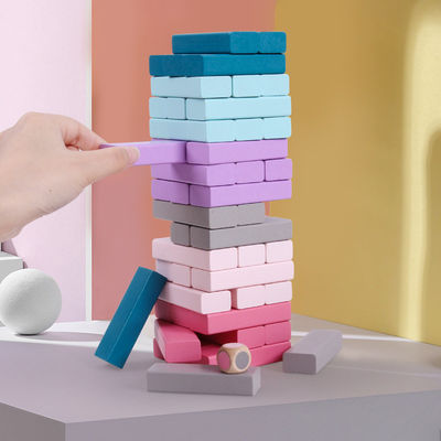 Η ισορροπία 48pcs χρωμάτισε τα ξύλινα εκπαιδευτικά παιχνίδια ουράνιων τόξων ντόμινο συσσωρευμένα φραγμοί