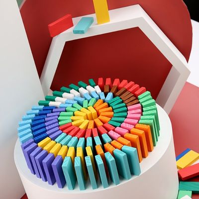 Χρωματισμένα ουράνιο τόξο ντόμινο για την ανατροπή του καθηγητή Puzzle Domino Rally