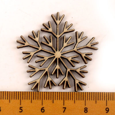 Λευκώματα αποκομμάτων που χρωματίζουν Snowflake τις χειροποίητες ξύλινες τέχνες σχεδίων