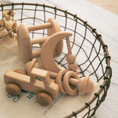 4 PC/καθορισμένο δώρο Teether κουδουνισμάτων παιχνιδιών μωρών φυσικό ξύλινο μουσικό νεογέννητο