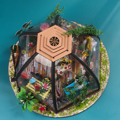 Ξύλινο DIY μικροσκοπικό Dollhouse με την ελαφριά μπαταρία των οδηγήσεων εργαλείων κηπουρικής επίπλων