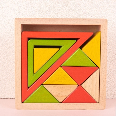 Ξύλινοι να τοποθετηθεί στοιβαχτών φραγμοί Montessori γρίφων που συσσωρεύουν το παιχνίδι για τον παιδικό σταθμό