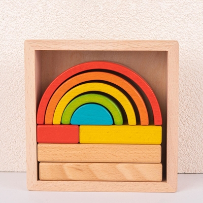 Ξύλινοι να τοποθετηθεί στοιβαχτών φραγμοί Montessori γρίφων που συσσωρεύουν το παιχνίδι για τον παιδικό σταθμό