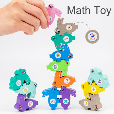 Ζώο Montessori παιδιών που συσσωρεύει τα ισορροπώντας παιχνίδια Jenga κουνελιών παιχνιδιών φραγμών