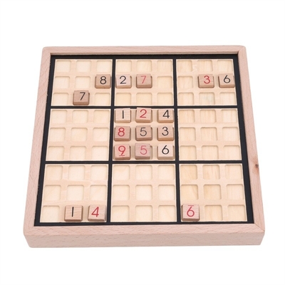 Διεθνείς ελεγκτές οξιών σκακιού Sudoku παιδιών που διπλώνουν τον πίνακα παιχνιδιών